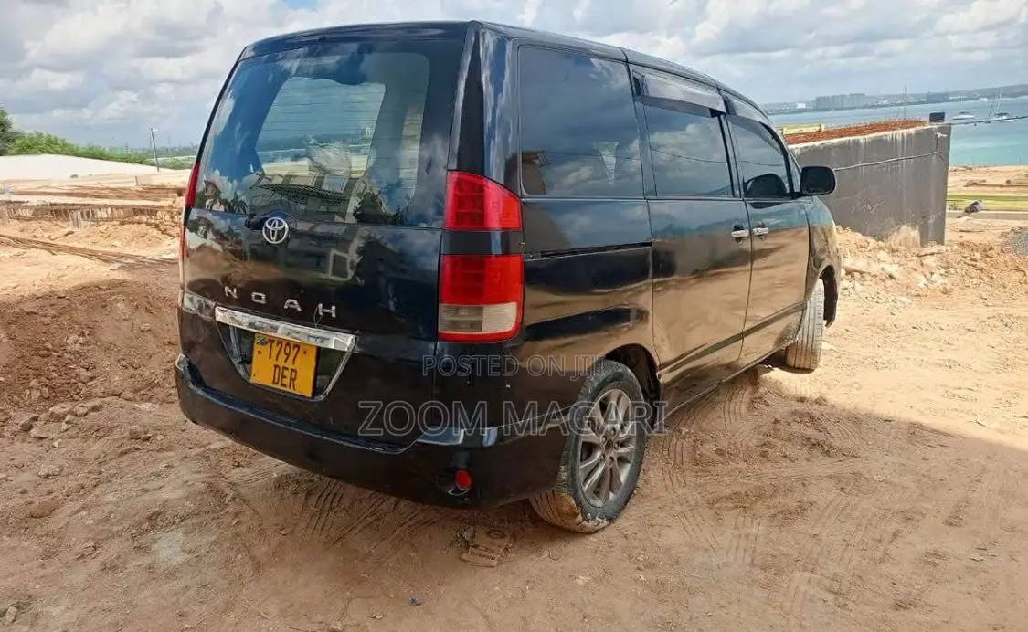 Toyota Noah 2005 Black