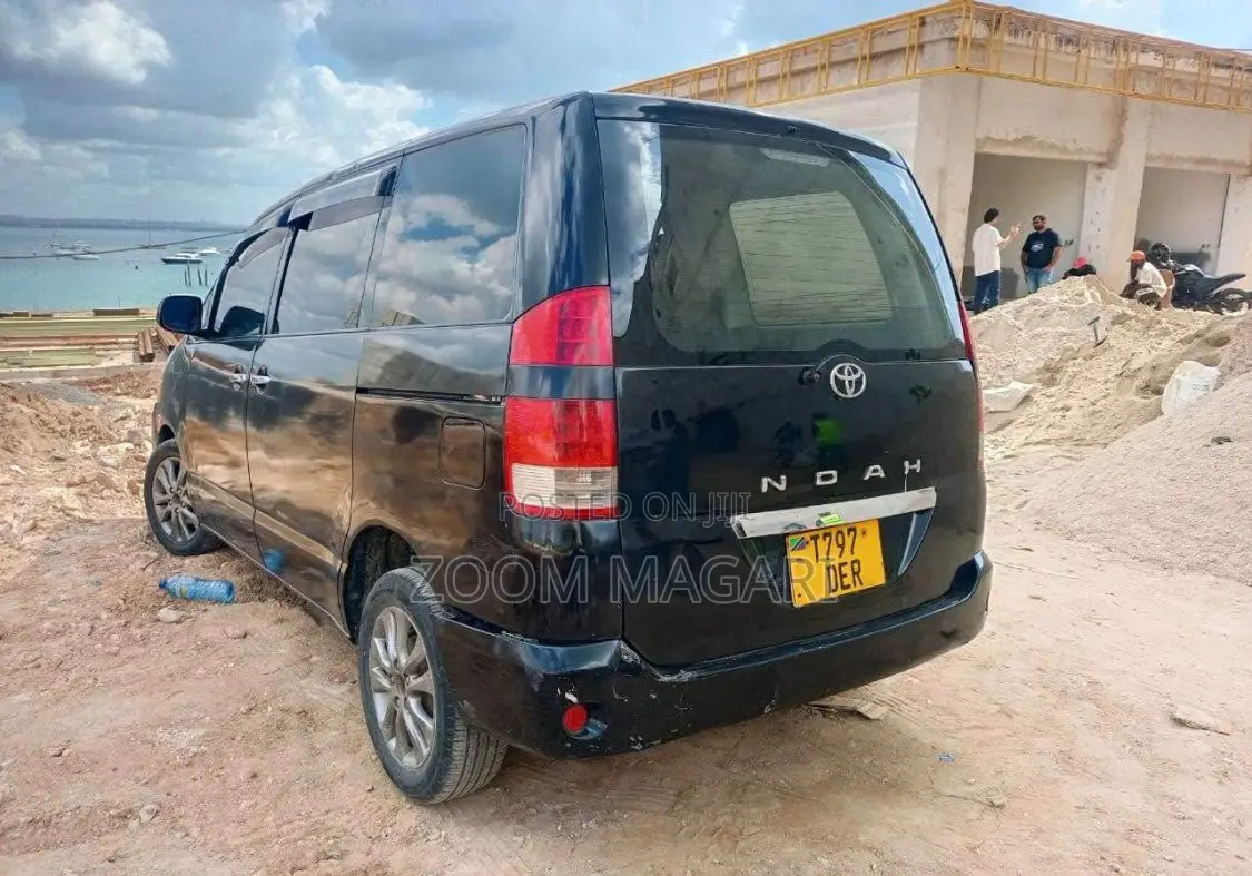 Toyota Noah 2005 Black