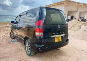 Toyota Noah 2005 Black