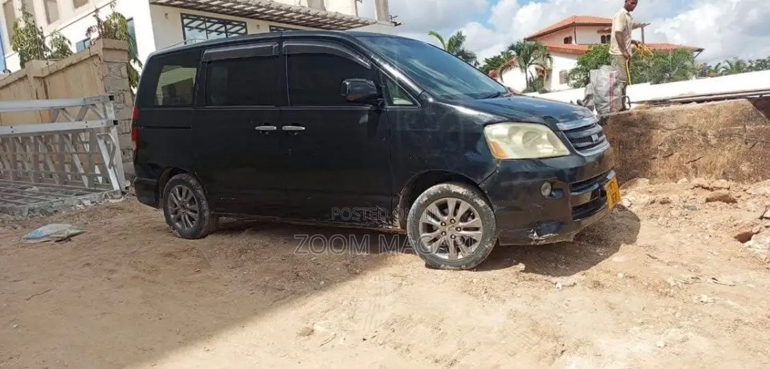 Toyota Noah 2005 Black