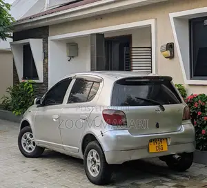 Toyota Vitz 2004 Silver