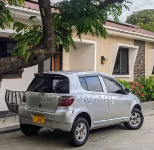 Toyota Vitz 2004 Silver