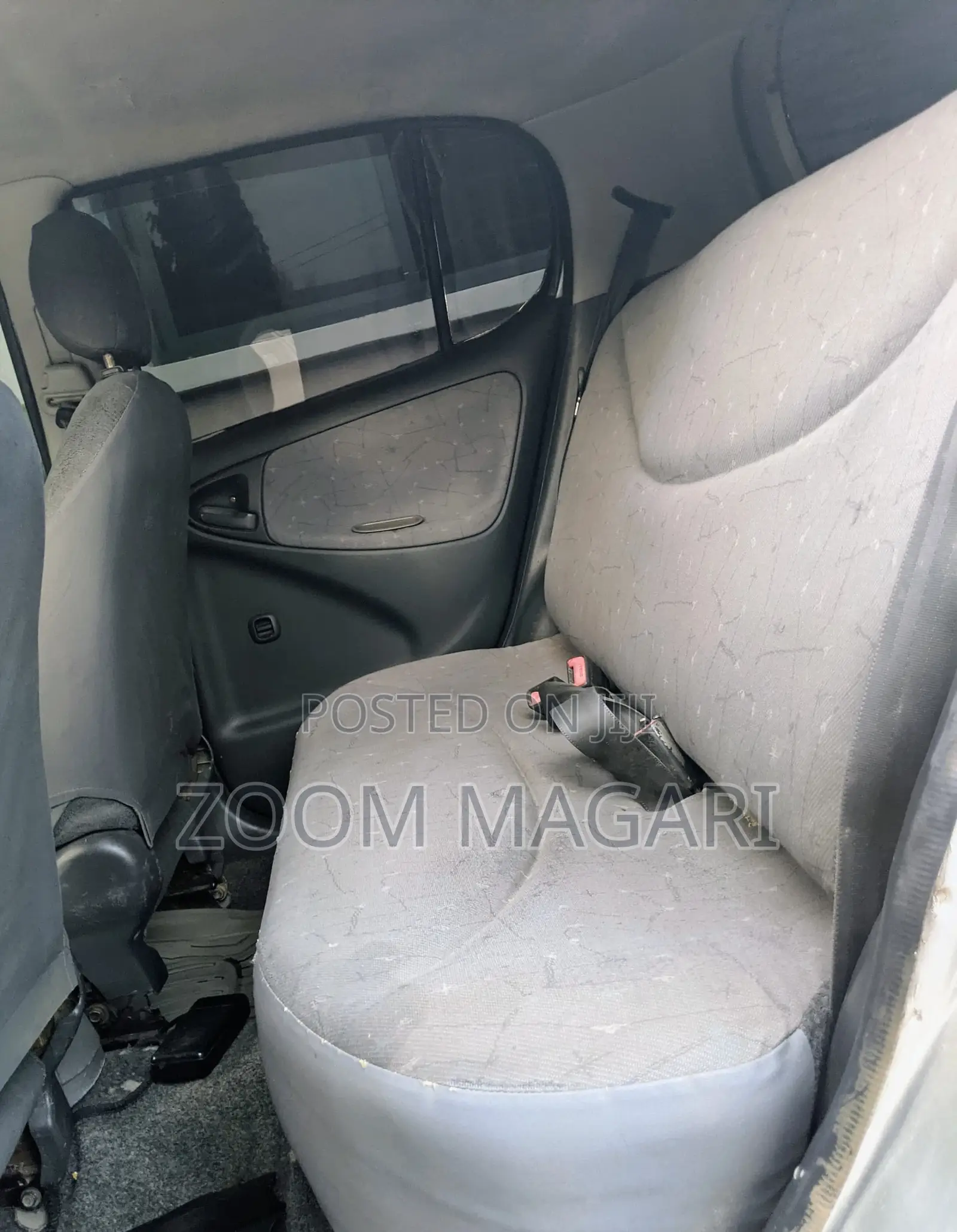 Toyota Vitz 2004 Silver