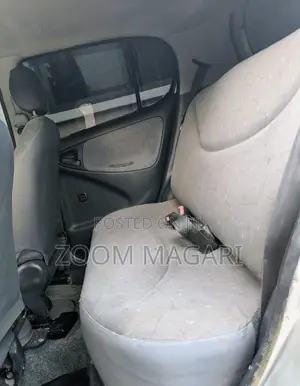 Toyota Vitz 2004 Silver