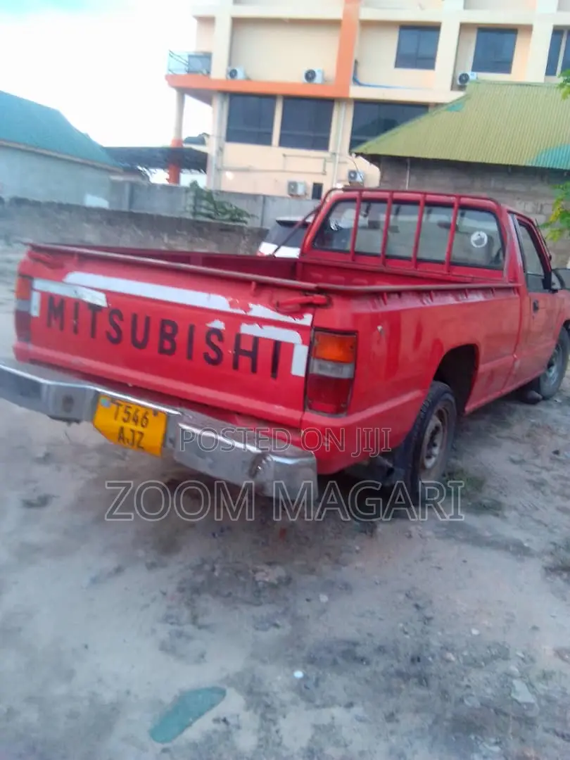 Mitsubishi Pickup