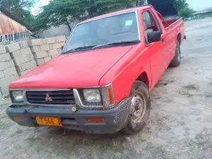 Mitsubishi Pickup