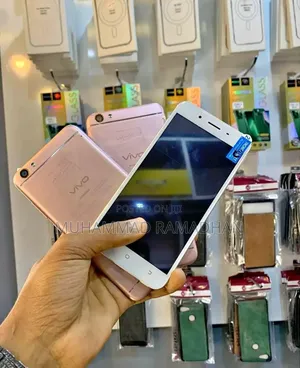 Vivo Y66i 32 GB Gold