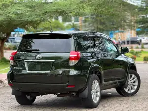 Toyota Vanguard 2010 Green
