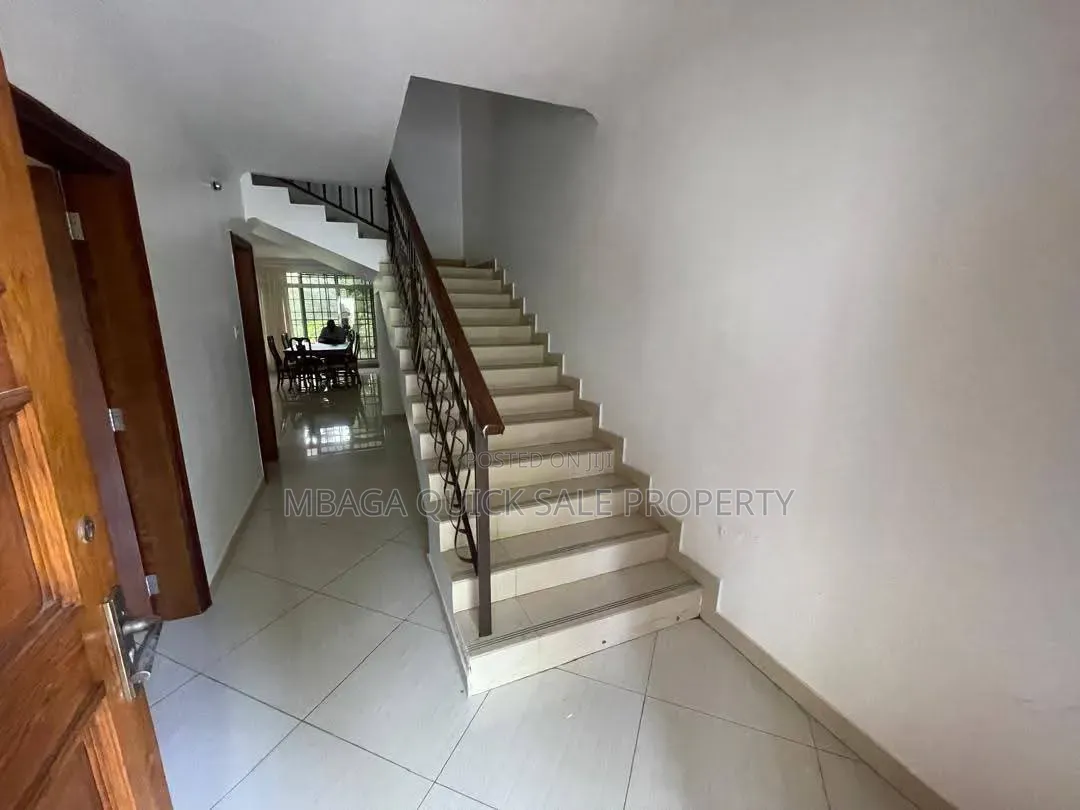 3bdrm House in Oyster Bay for sale