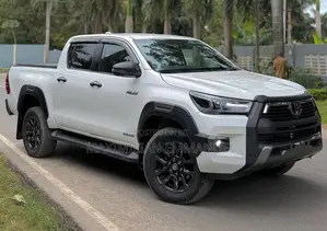 Toyota Hilux 2023 White