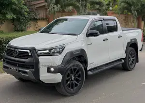 Toyota Hilux 2023 White