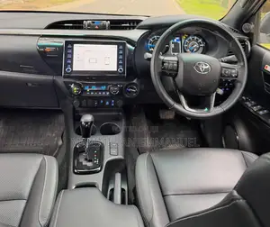 Toyota Hilux 2023 White