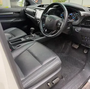 Toyota Hilux 2023 White