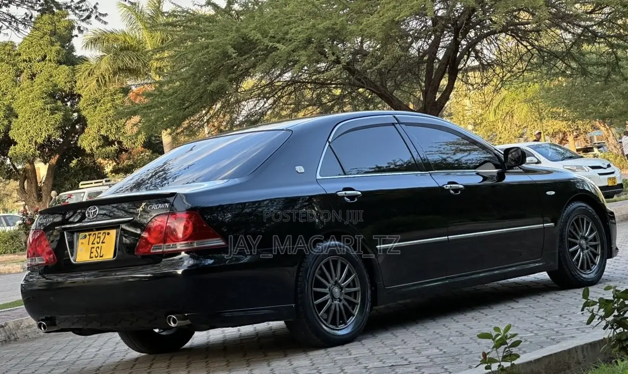 Toyota Crown 2004 Black