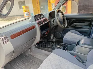 Toyota Land Cruiser Prado 2000 White