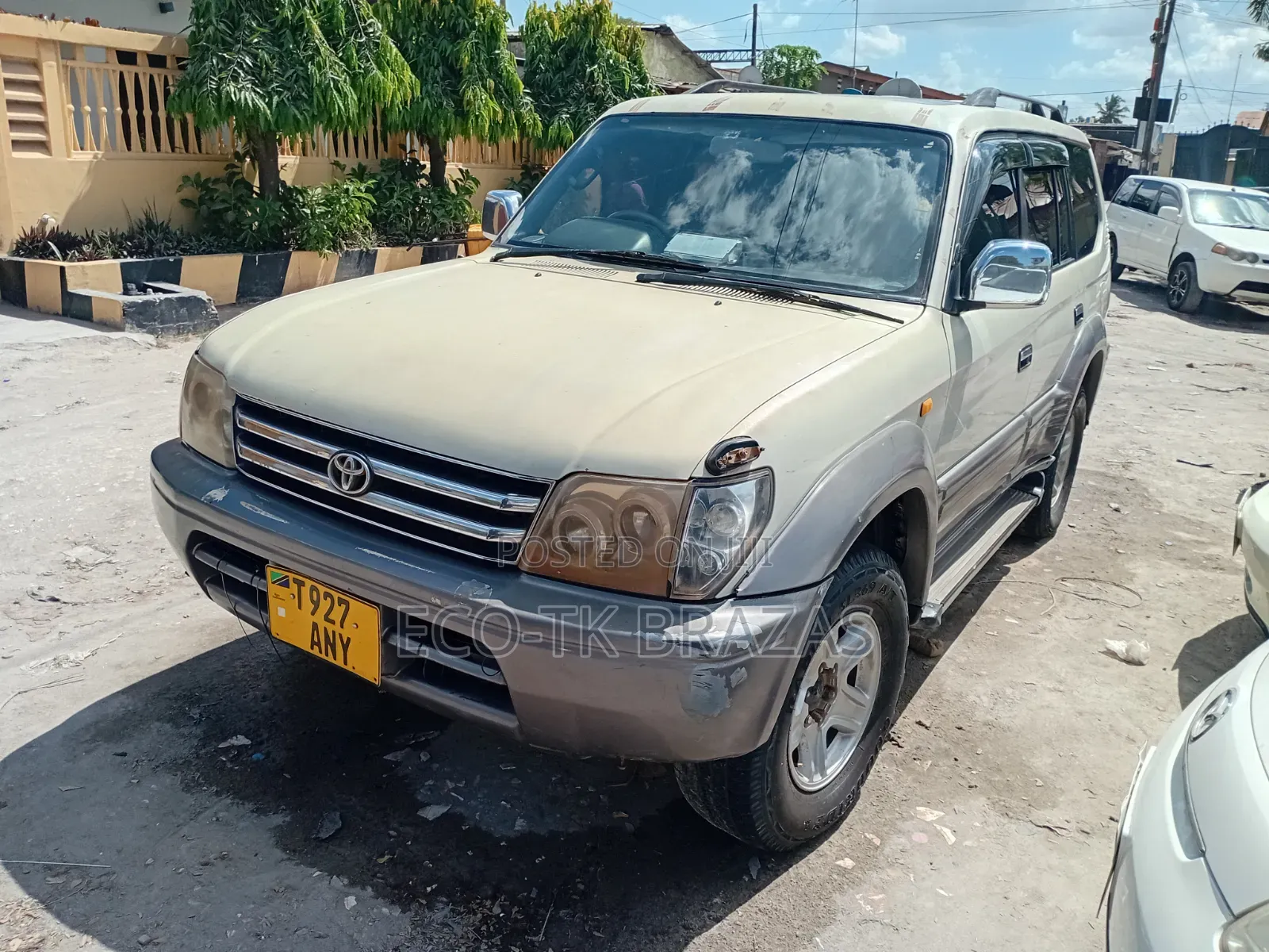 Toyota Land Cruiser Prado 2000 White