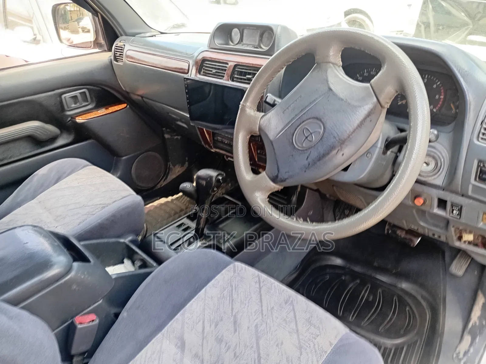 Toyota Land Cruiser Prado 2000 White