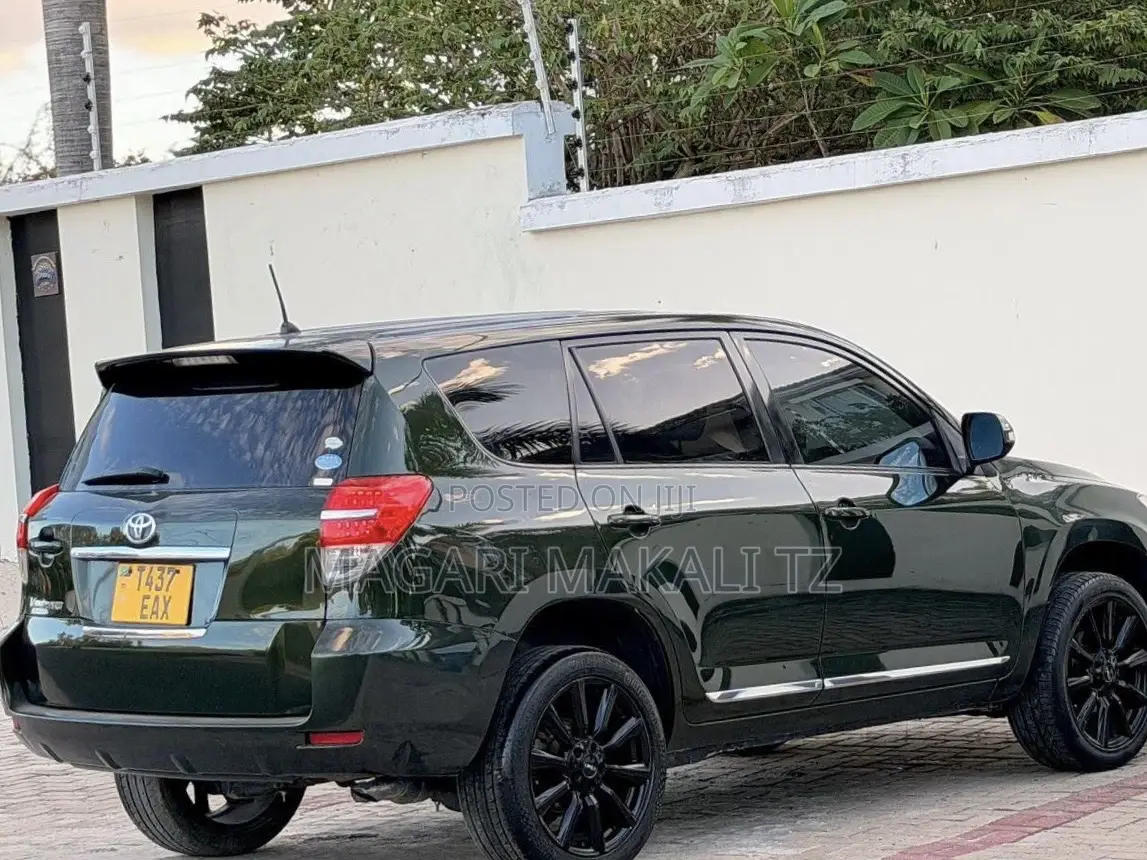 Toyota Vanguard 2010 Green