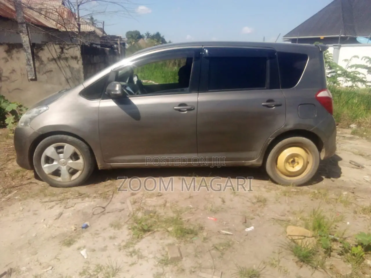Toyota Ractis 2006 Gray