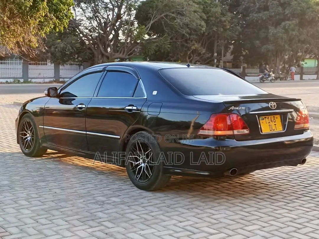 Toyota Crown 2004 Black