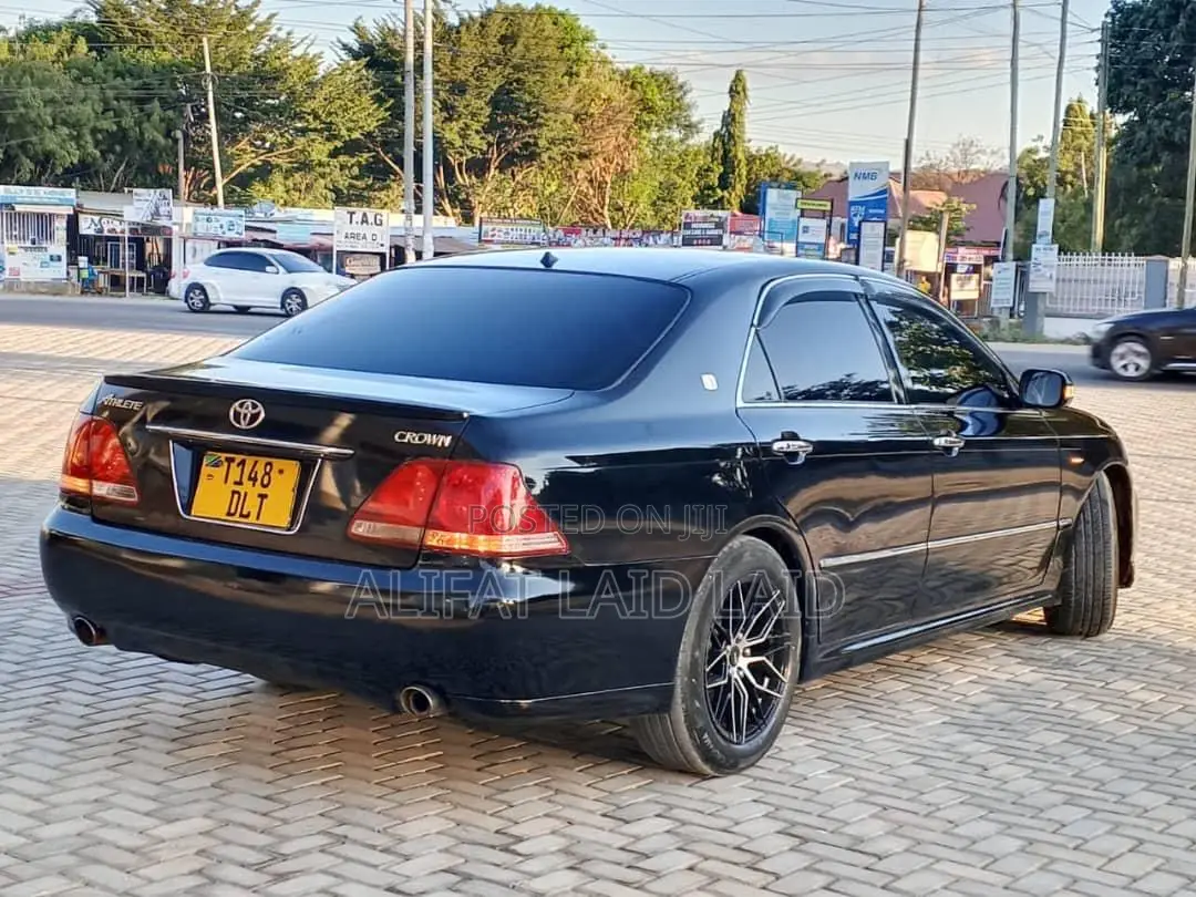 Toyota Crown 2004 Black
