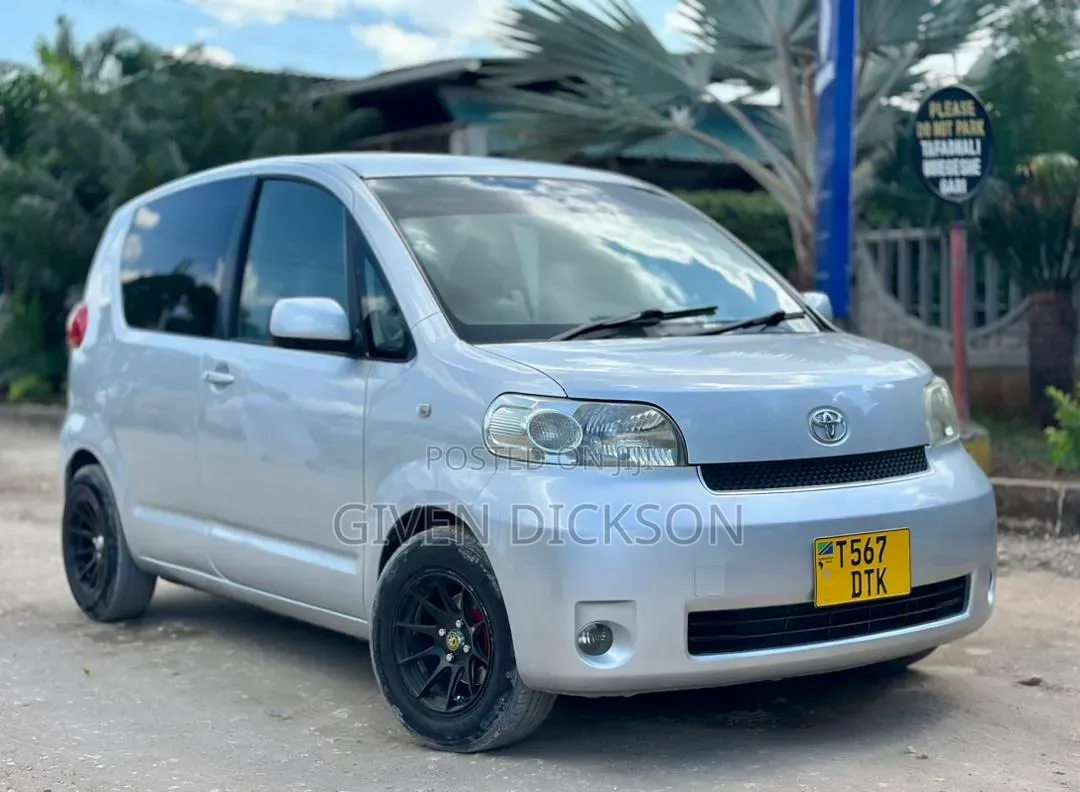 Toyota Porte 2006 Silver