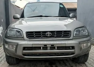 Toyota RAV4 1999 Silver