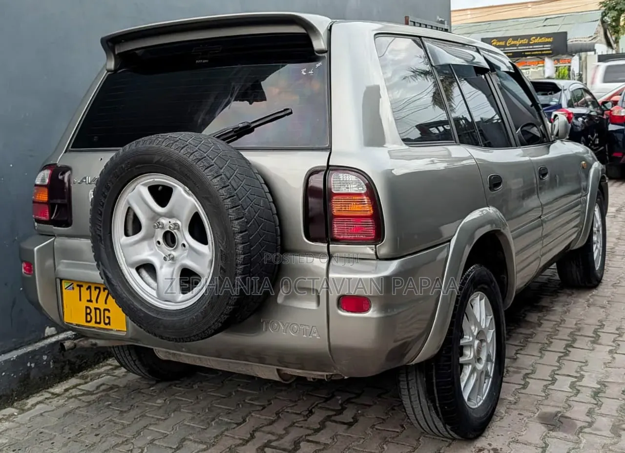 Toyota RAV4 1999 Silver