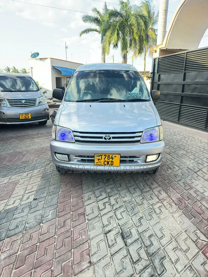 Toyota Noah 2001 Silver