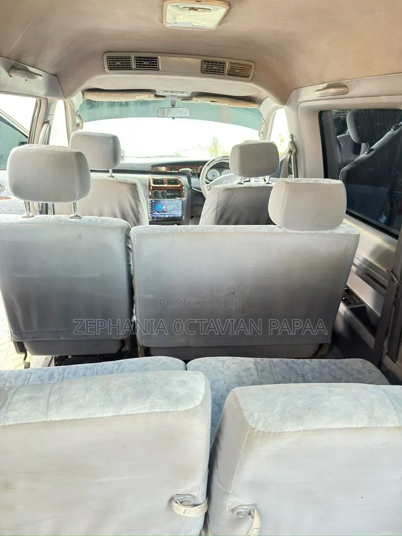 Toyota Noah 2001 Silver