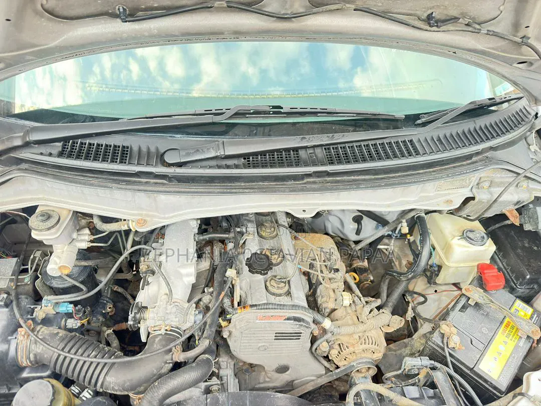 Toyota Noah 2001 Silver