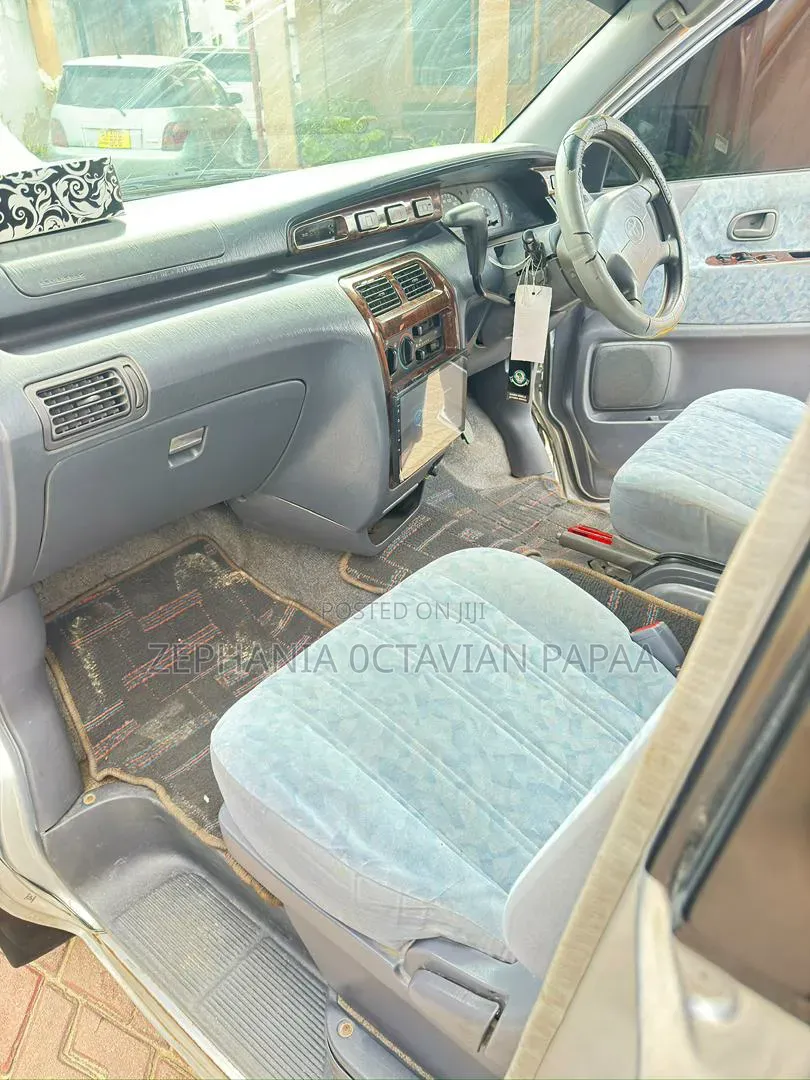 Toyota Noah 2001 Silver