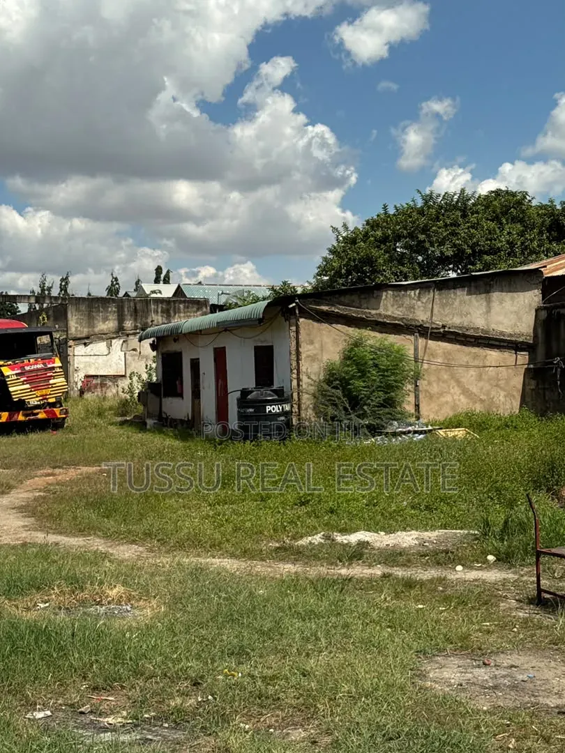 Yard/Show Room Dor Rent Makumbusho