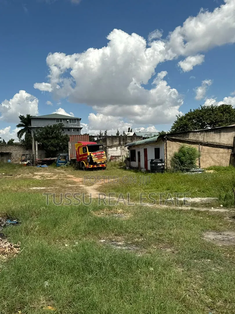 Yard/Show Room Dor Rent Makumbusho