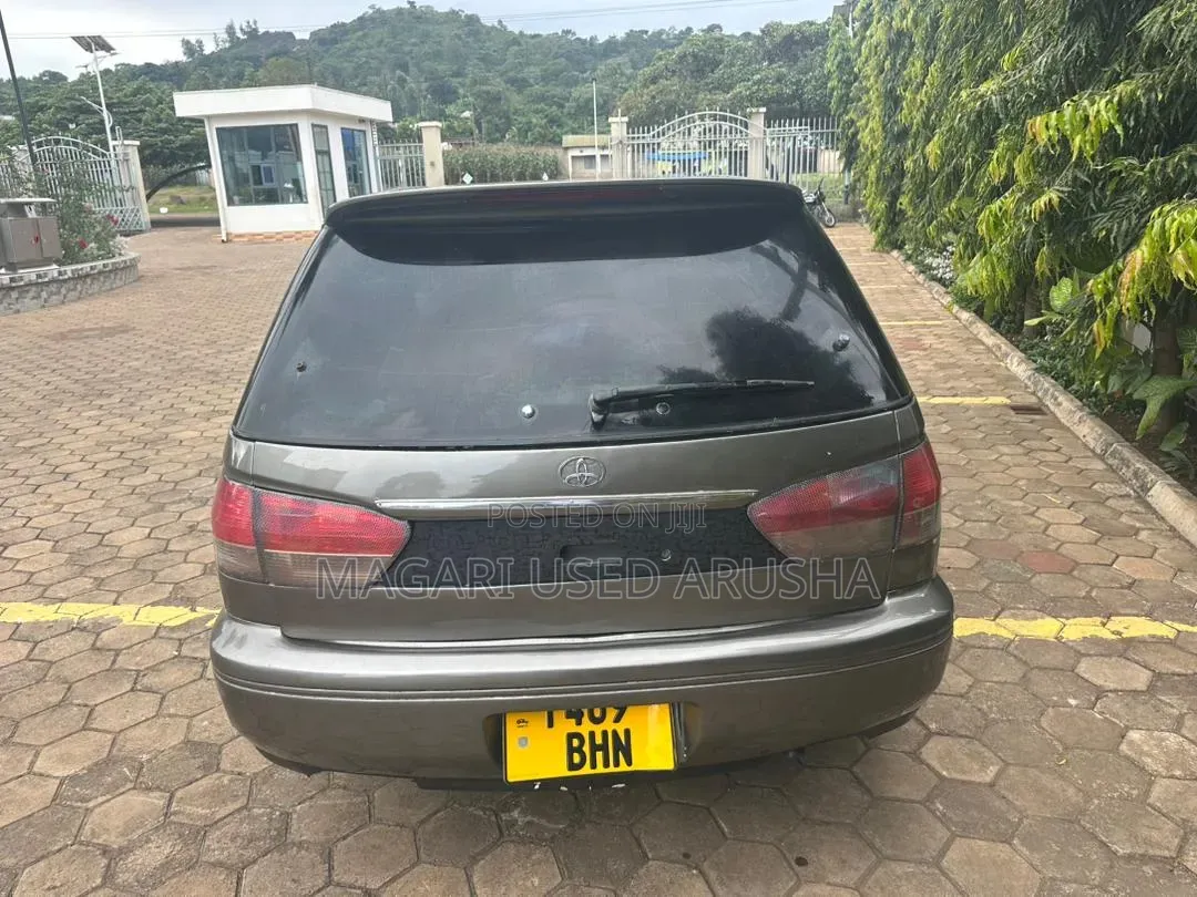 Toyota Vista 2001 Gray