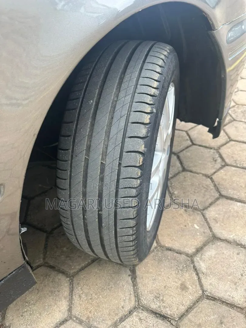 Toyota Vista 2001 Gray