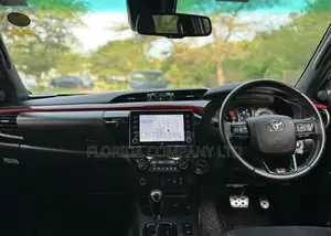 Toyota Hilux 2023 White