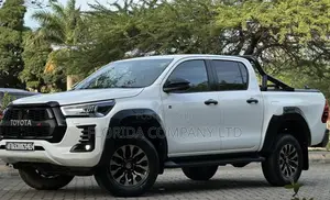 Toyota Hilux 2023 White