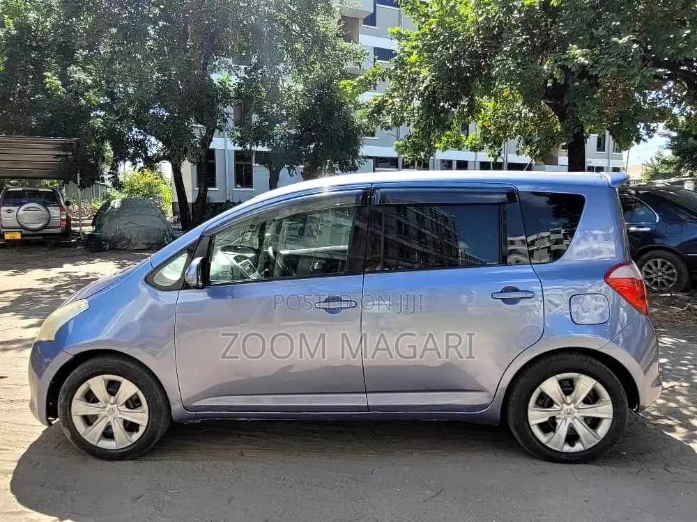Toyota Ractis 2006 Blue