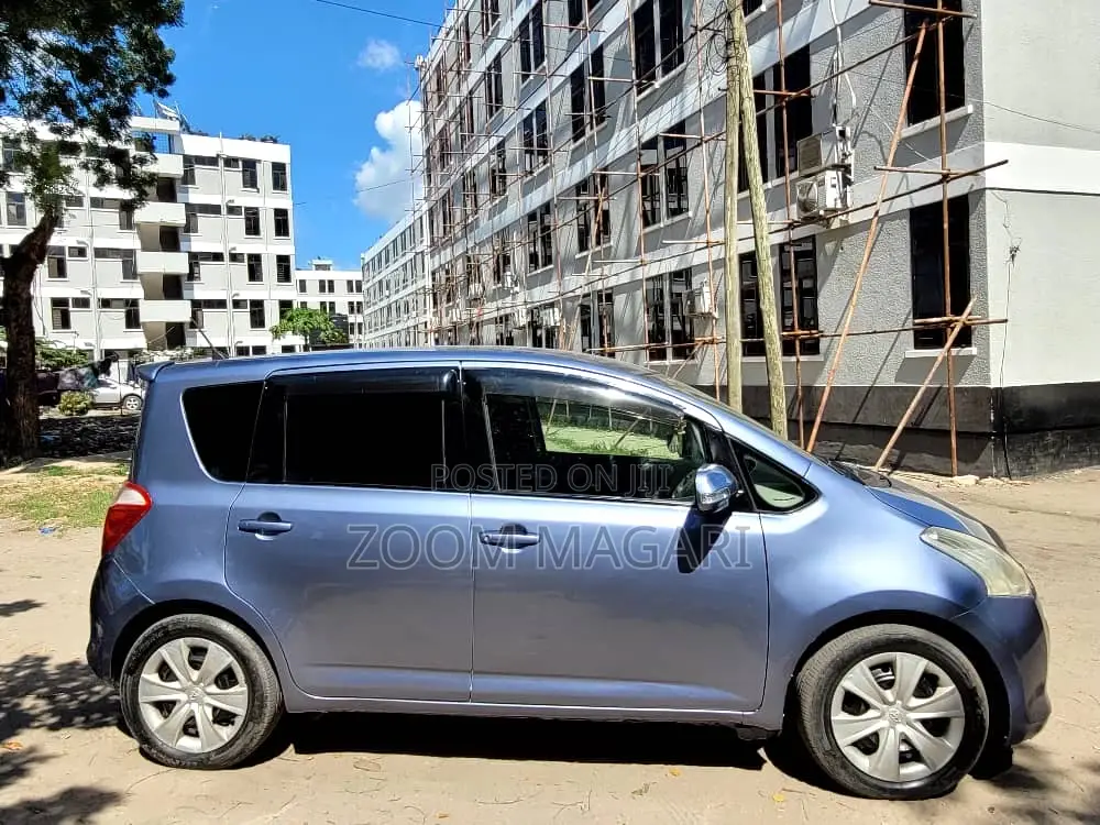Toyota Ractis 2006 Blue