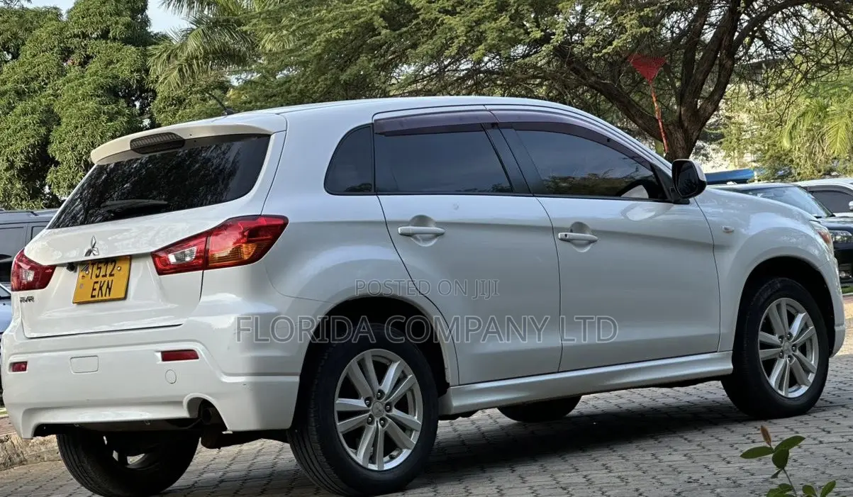Mitsubishi RVR 2010 White