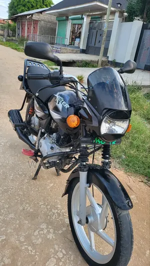 New Bajaj Boxer 125 2025 Black