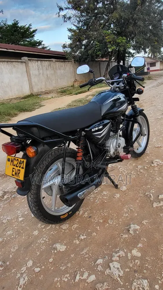 New Bajaj Boxer 125 2025 Black