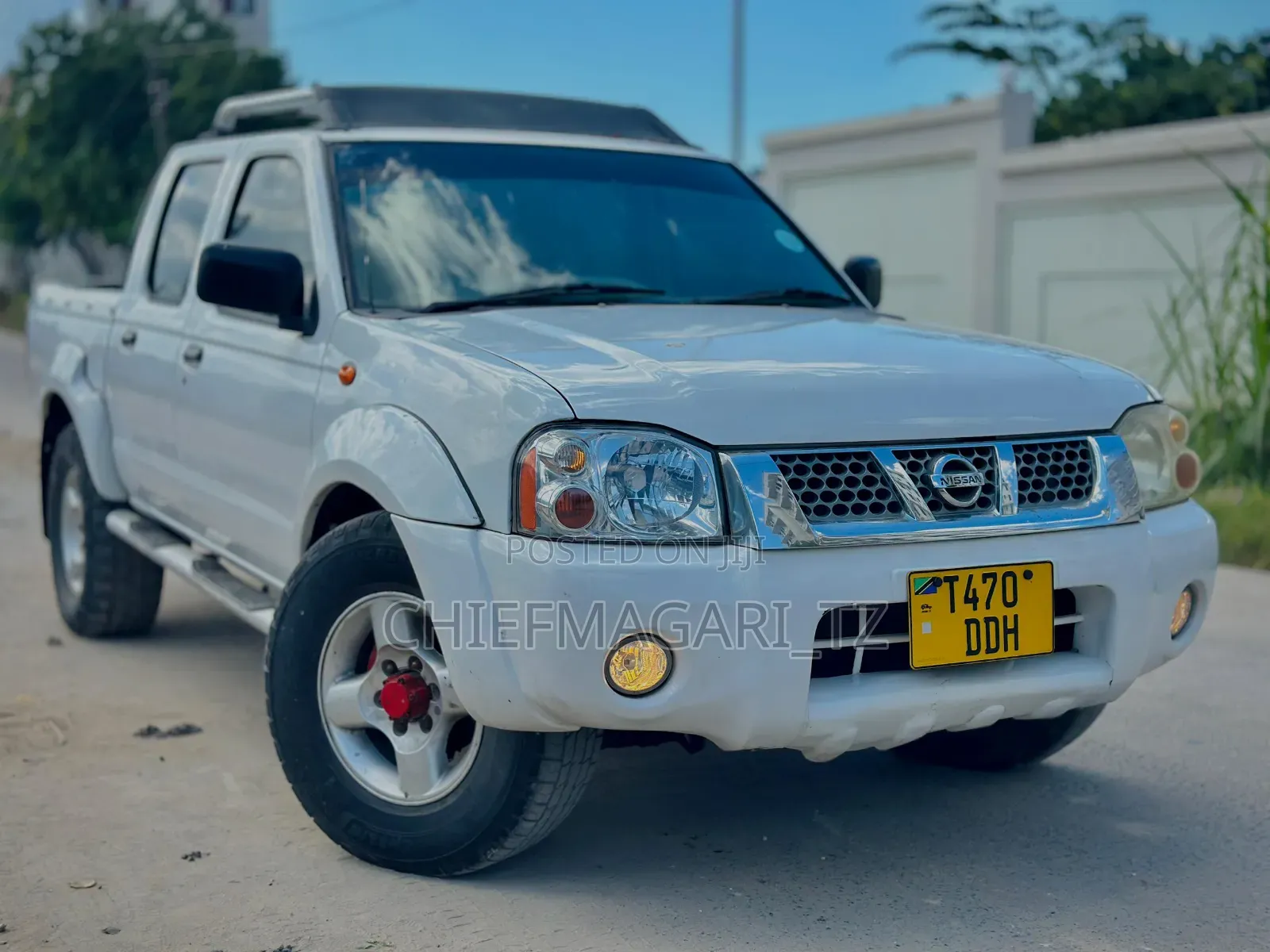 Nissan Hardbody 2005 White