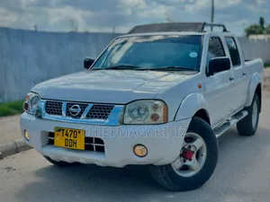 Nissan Hardbody 2005 White