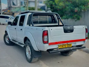 Nissan Hardbody 2005 White
