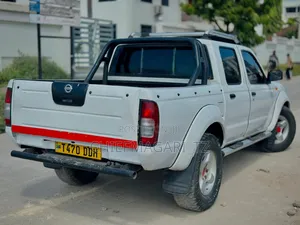 Nissan Hardbody 2005 White