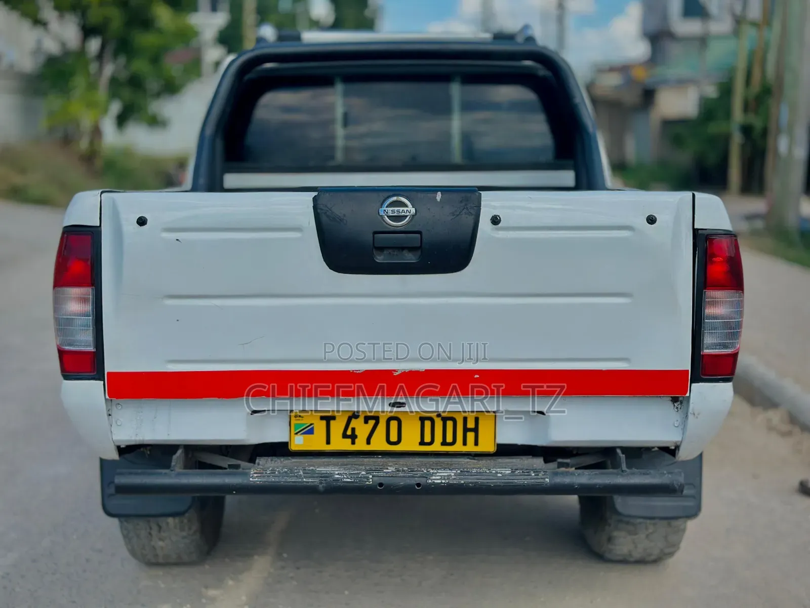 Nissan Hardbody 2005 White