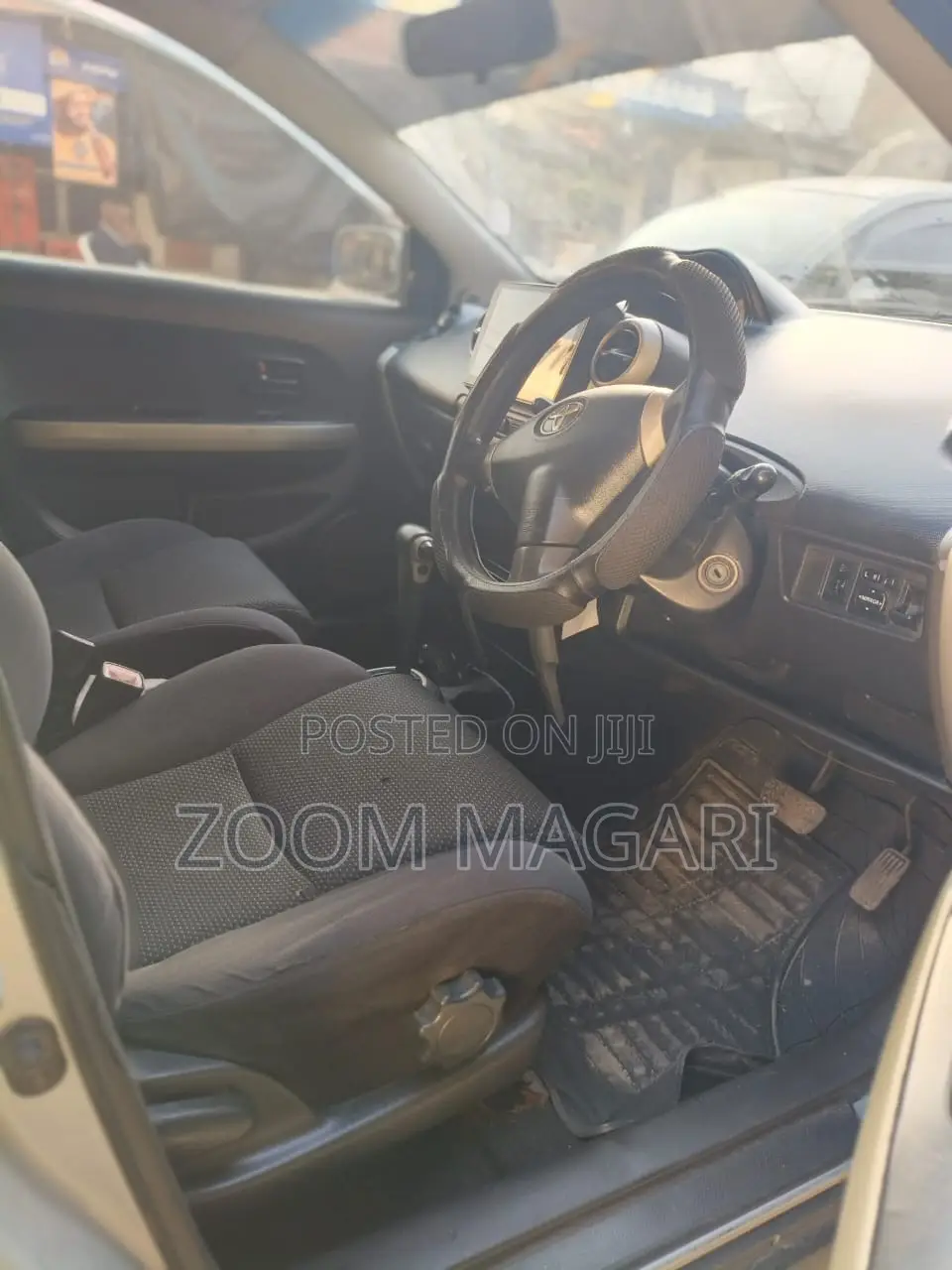 Toyota IST 2002 Silver