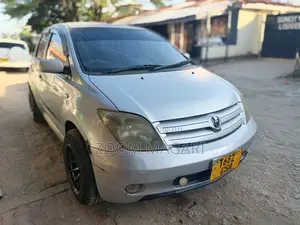 Toyota IST 2002 Silver